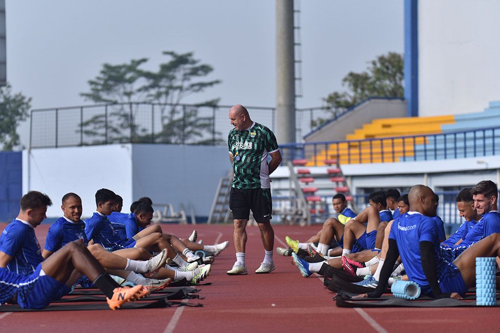 Persiapan Persib Hadapi PSM: Hodak Fokus Pada Pertahanan Set Piece