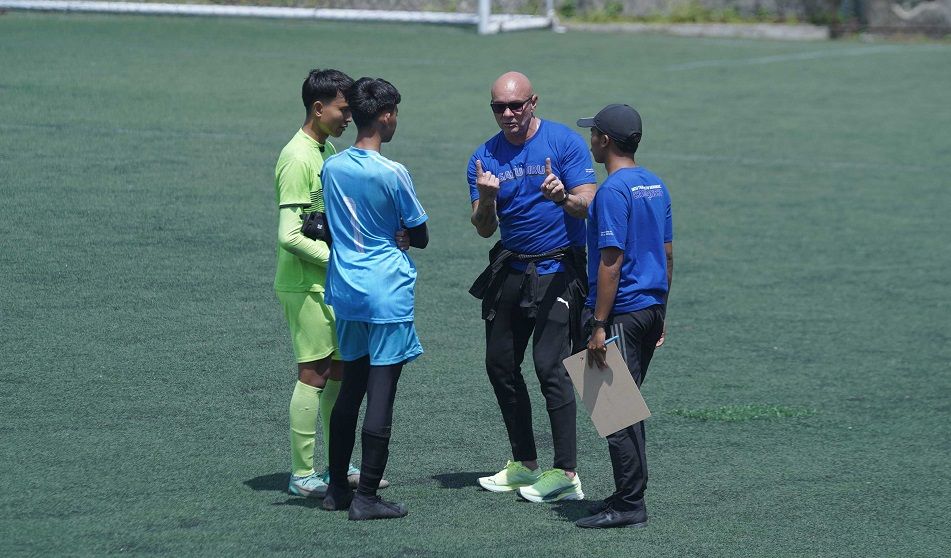 Persib Lanjutkan Seleksi Pemain EPA dengan Libatkan Pelatih Kiper Luizinho Passos