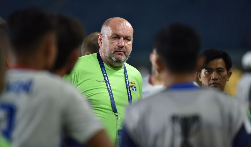 Persib Siap Hadapi Persebaya dengan Strategi Baru