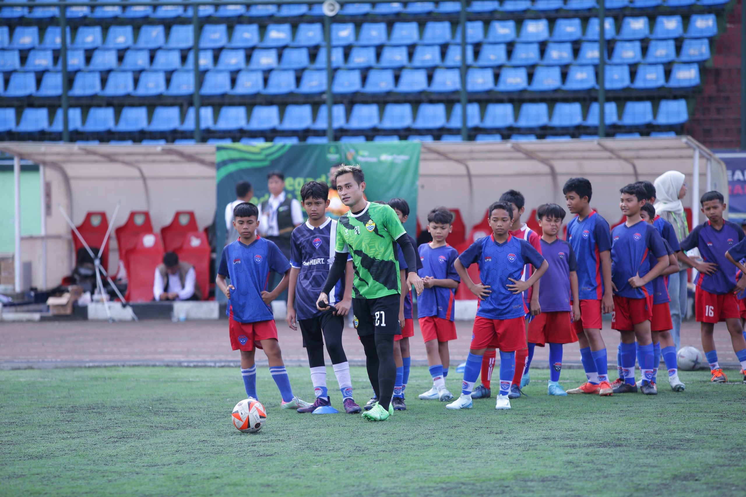 Pegadaian Peduli Menggelar Coaching Clinic di Stadion Siliwangi