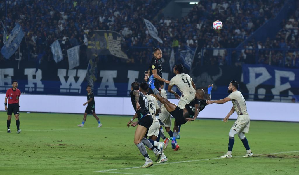 Tumbangkan Persita, Persib Kukuhkan Tren Tak Terkalahkan