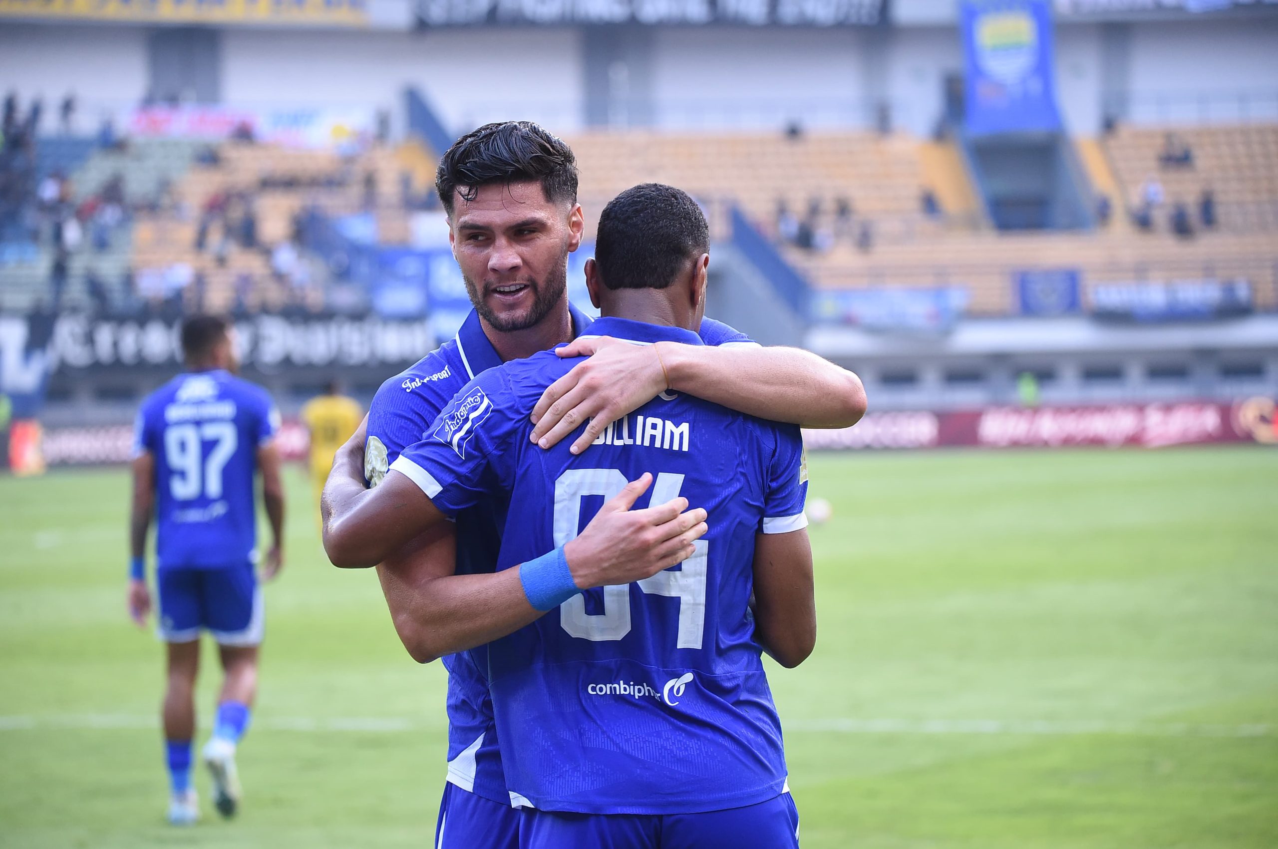 Persib Kunci Kemenangan di Menit-Menit Akhir Lawan Semen Padang