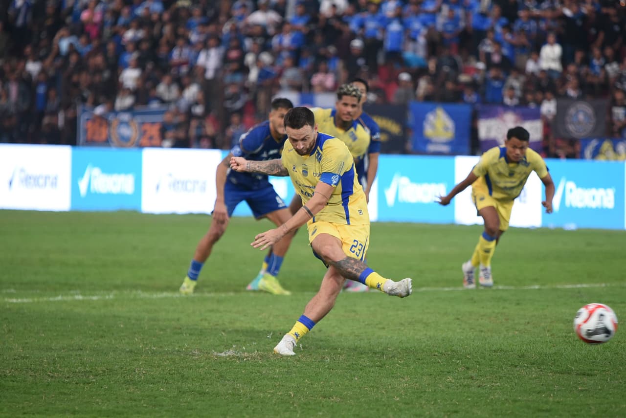 Tiga Penalti, Satu Gol, dan Sorotan Hodak Usai Persib Ditahan PSIM