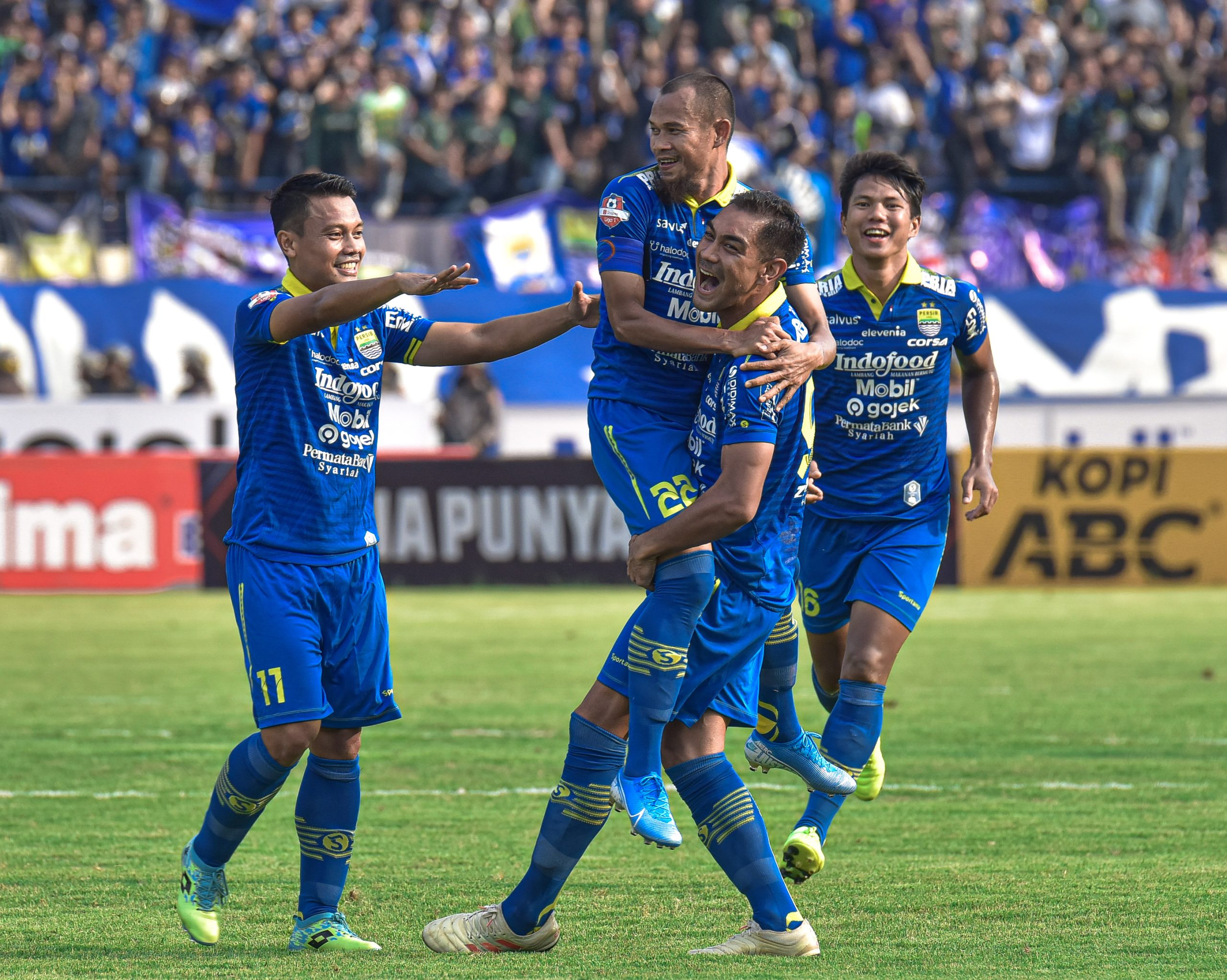 Mantan Gelandang Persib Omid Nazari Resmi Gantung Sepatu
