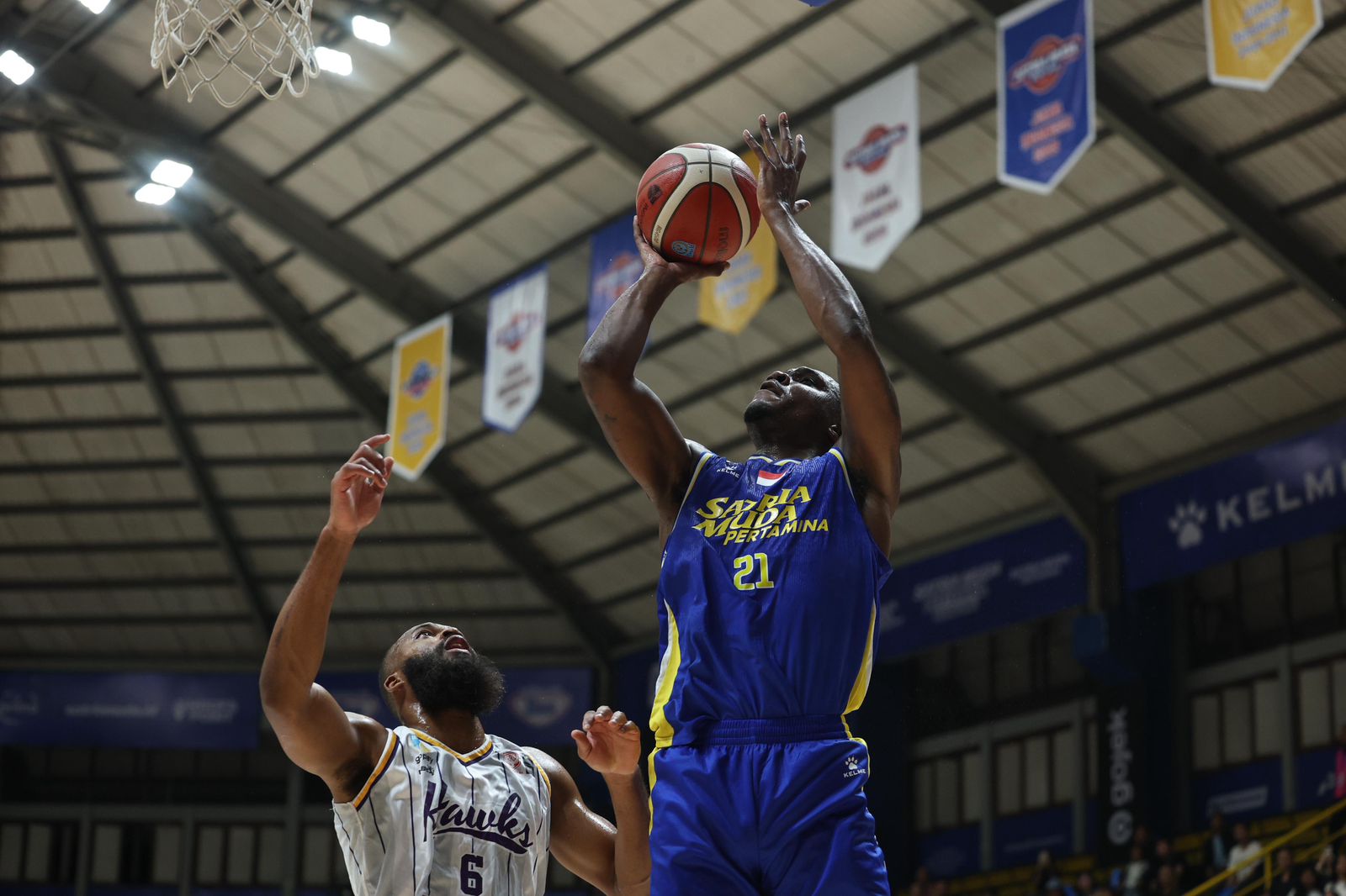 Dominasi Kuarter Penentu, Satria Muda Pertamina Bandung Amankan Kemenangan 92-82 atas Tangerang Hawks
