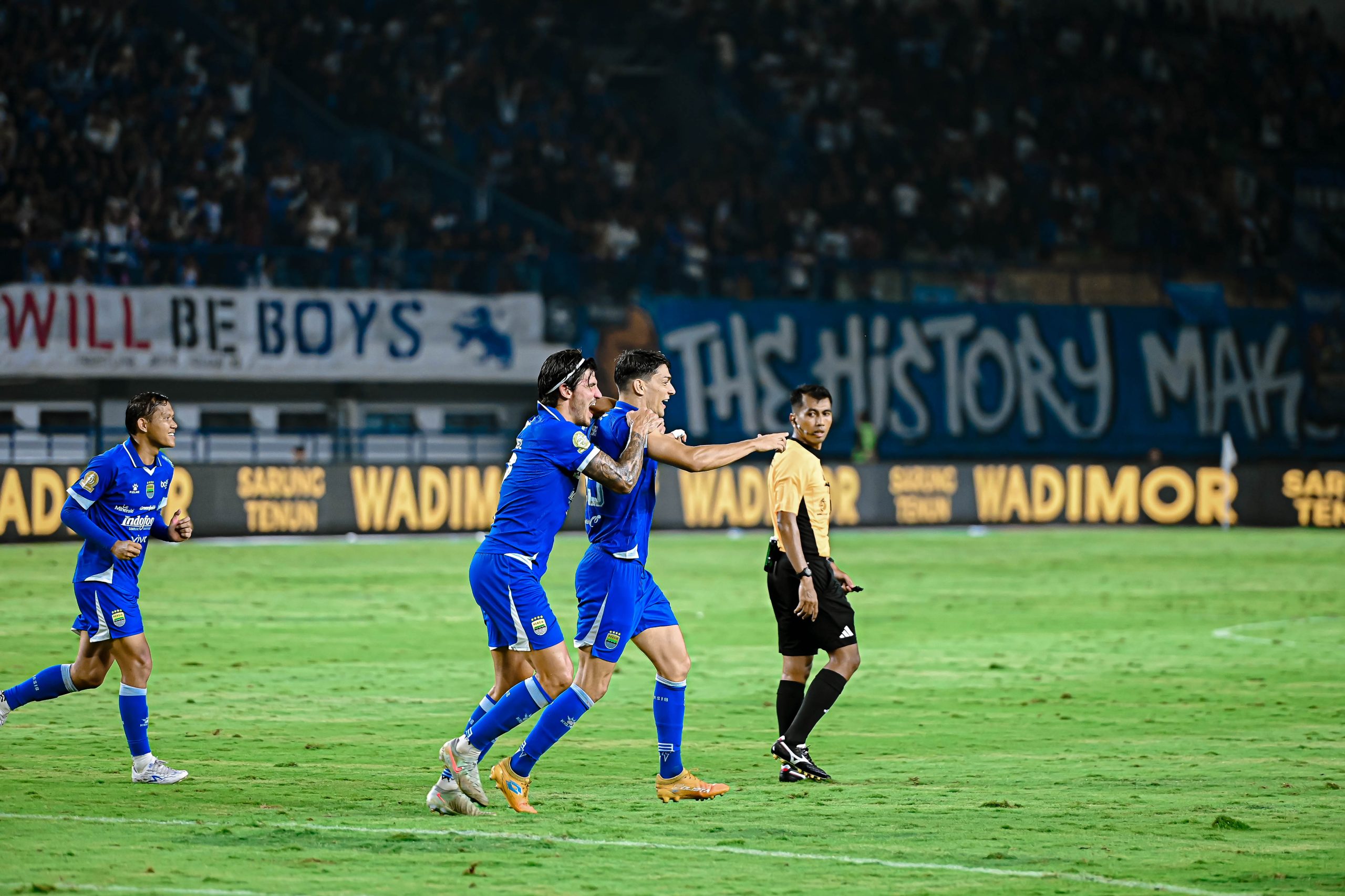 Magis GBLA! Meski Main 10 Orang, PERSIB Bungkam Bali United dalam Drama 5 Gol!